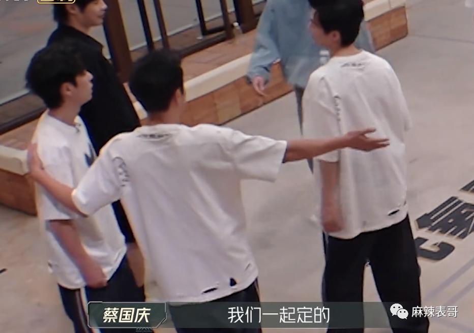 被骂1个月，掉粉40万，路人缘败完了吧？