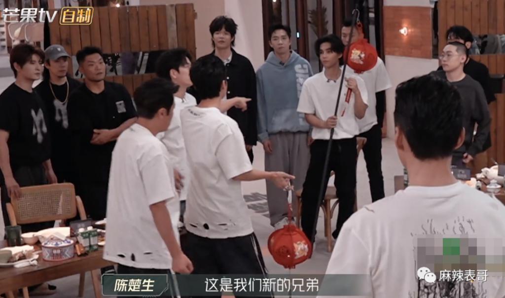 被骂1个月，掉粉40万，路人缘败完了吧？