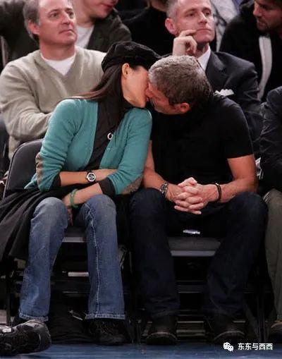 章子怡的富豪前男友瘦骨嶙峋像小老头，神秘暴富却超级抠门