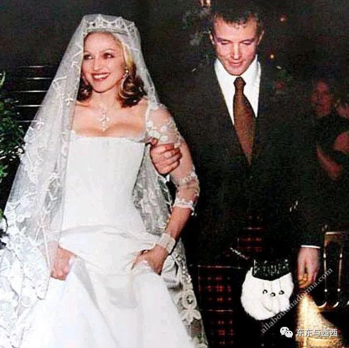 章子怡的富豪前男友瘦骨嶙峋像小老头，神秘暴富却超级抠门