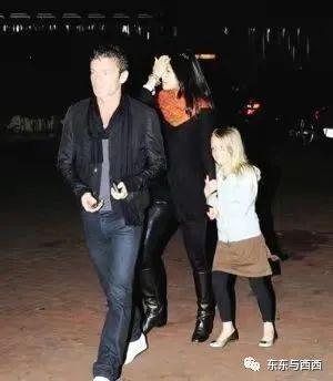 章子怡的富豪前男友瘦骨嶙峋像小老头，神秘暴富却超级抠门