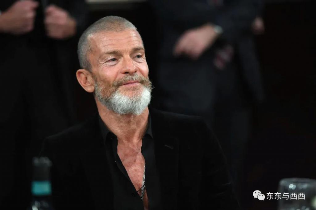 章子怡的富豪前男友瘦骨嶙峋像小老头，神秘暴富却超级抠门