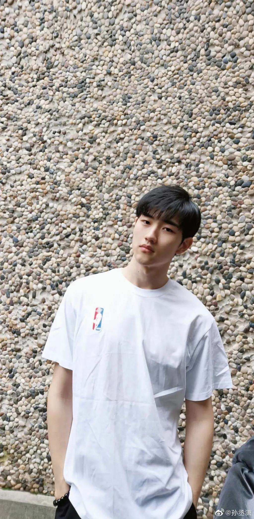 金莎的“母子恋”，不用你操心