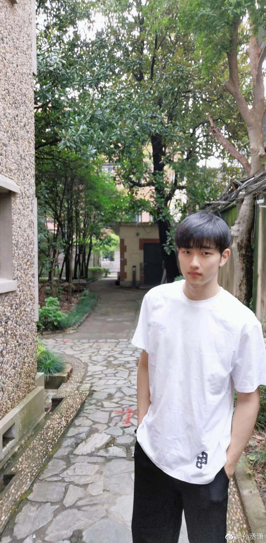 金莎的“母子恋”，不用你操心