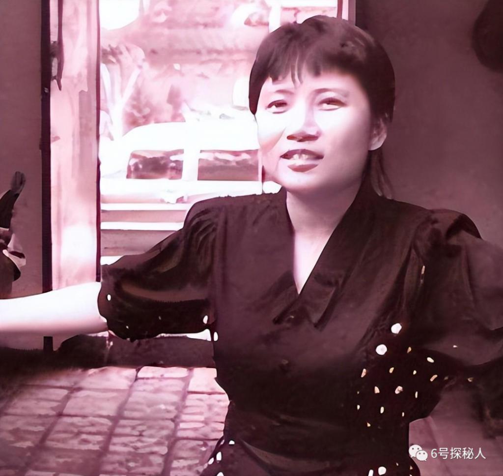 歌手李娜出家已26年，80岁老母亲含泪陪她住寺庙