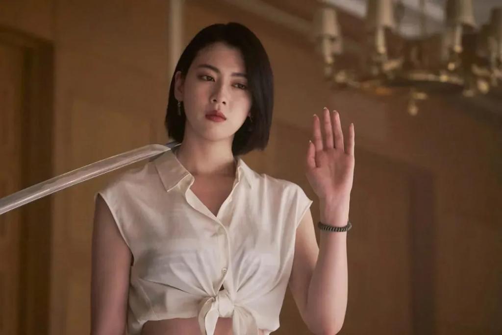 好美的一张脸，好烂的一部片