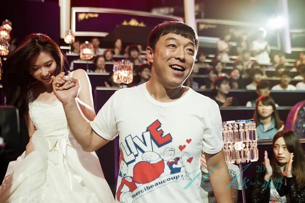 娱乐圈第一美女配第一丑男，疯了吧