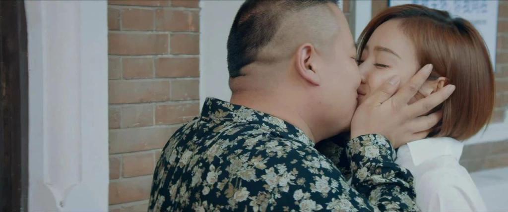 娱乐圈第一美女配第一丑男，疯了吧