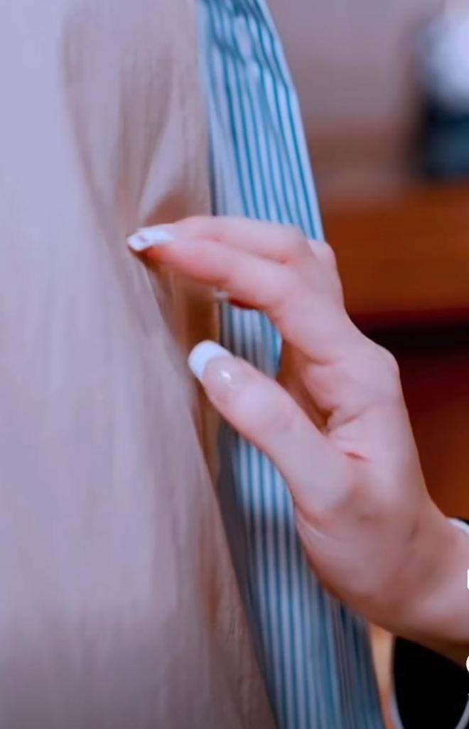 金莎与小19岁男友合拍短剧，剧情演技被吐槽辣眼