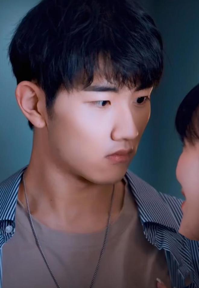 金莎与小19岁男友合拍短剧，剧情演技被吐槽辣眼