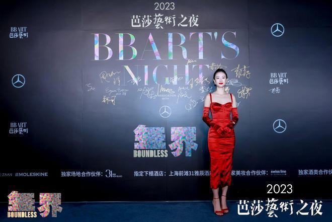 上海这一夜：冯小刚斑秃明显，田朴珺穿衣太大胆