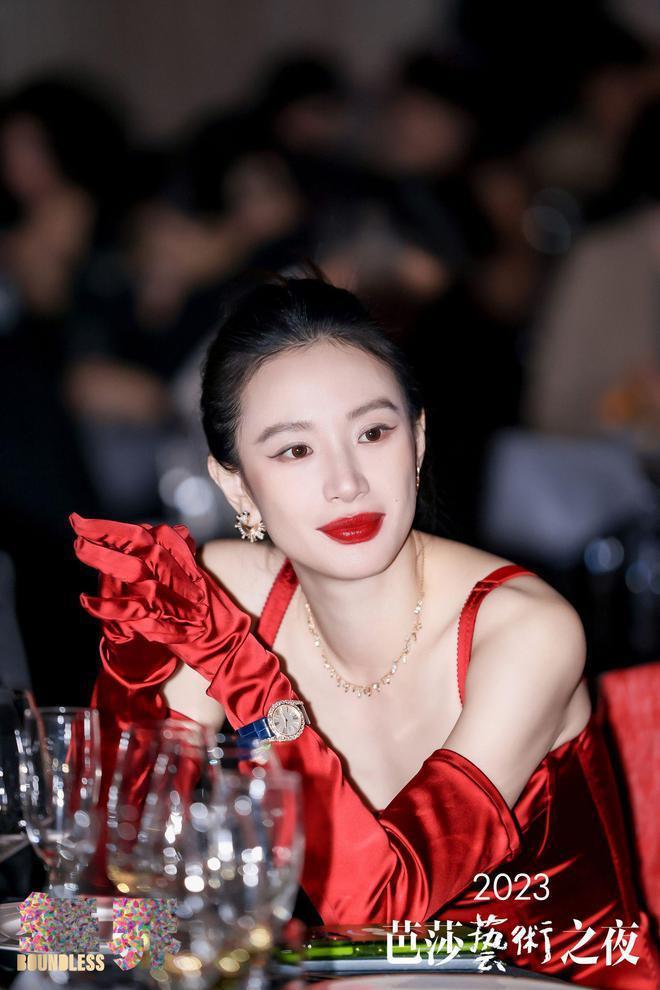 上海这一夜：冯小刚斑秃明显，田朴珺穿衣太大胆