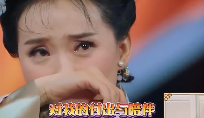 阔太王艳晒儿子成长照，17岁球球露正脸帅气有型
