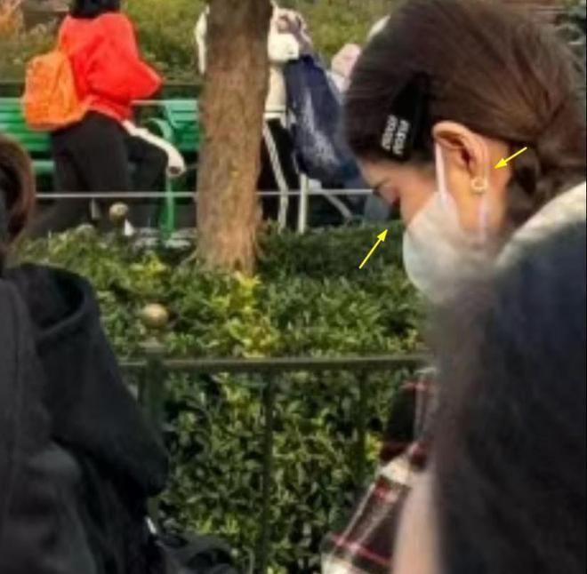 陈赫一家游迪士尼,张子萱浓妆艳抹,女儿皮肤黑