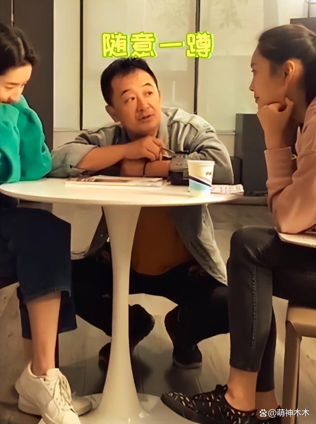 海清新片获好评！黄磊大赞同学力挺她拿奖，黄海波躲角落显落寞