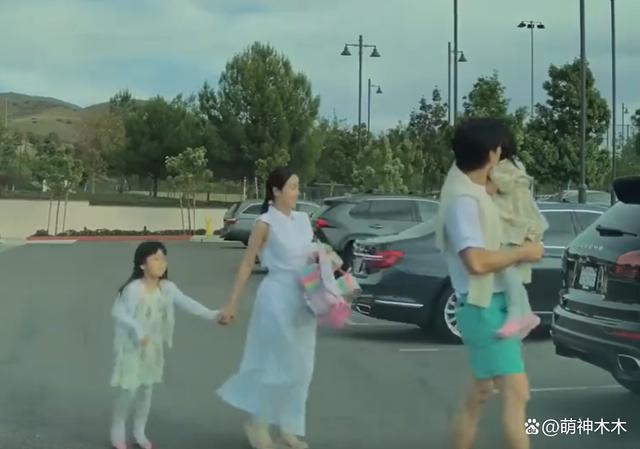 Rain金泰熙一家罕见曝光氛围拉满，网友感叹像在拍韩剧