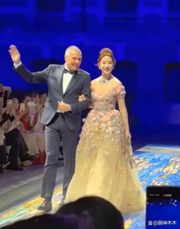 刘亦菲百万穿搭亮相宝格丽活动，生图惨被嘲