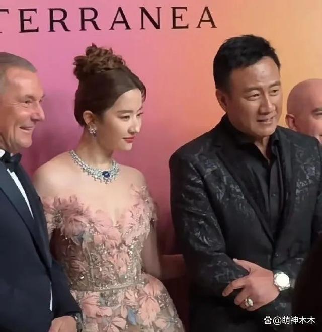 刘亦菲百万穿搭亮相宝格丽活动，生图惨被嘲