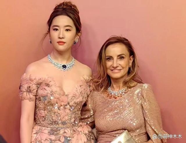 刘亦菲百万穿搭亮相宝格丽活动，生图惨被嘲