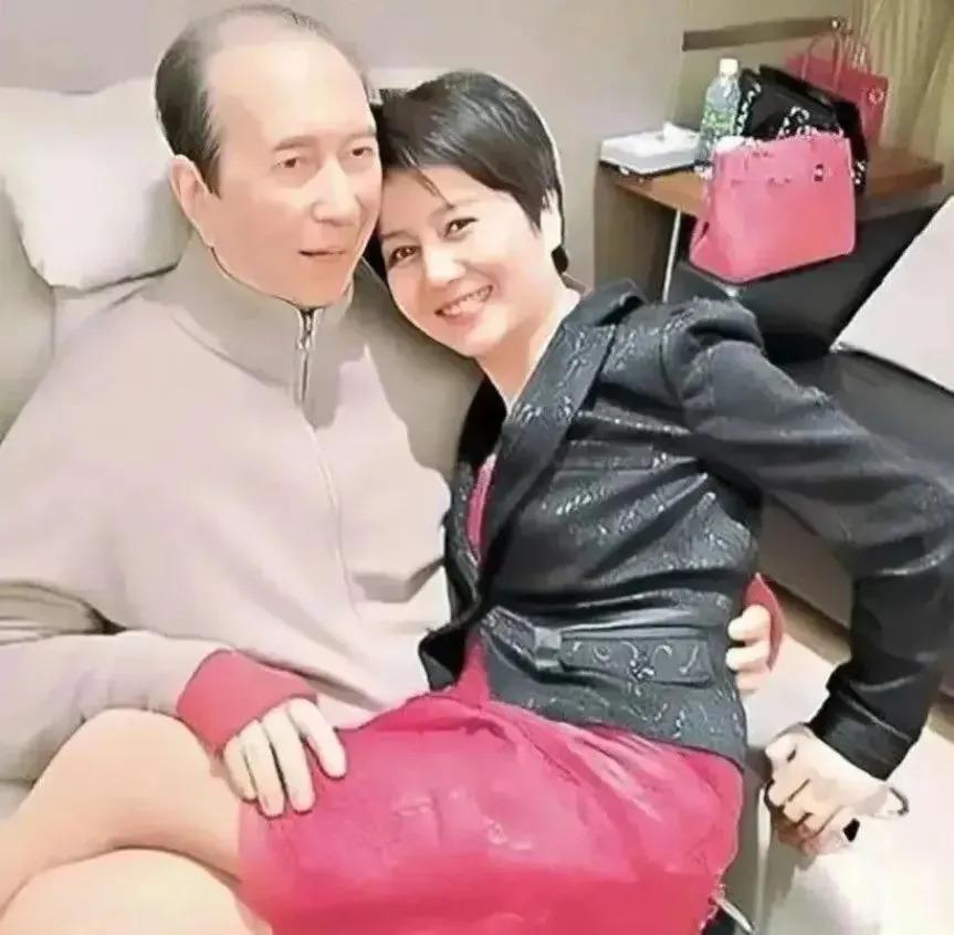 四太梁安琪参加澳门俪群会，与多位豪门阔太同框，站C位气质出众