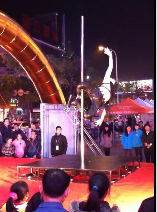 刚火就被扒出闪婚闪离了啊？