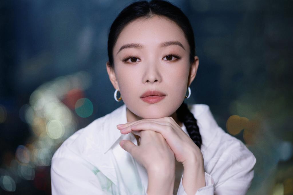倪妮新中式造型优雅别致 气质清冷迷人