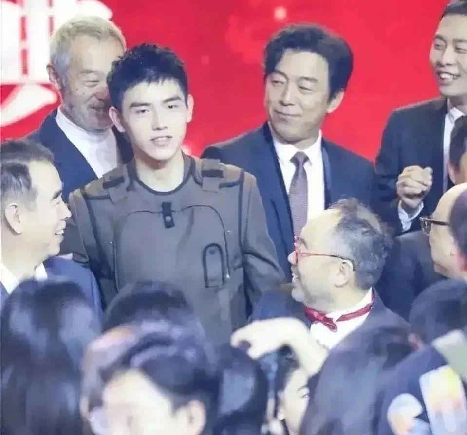 这男宝拍的马屁，熏到我了