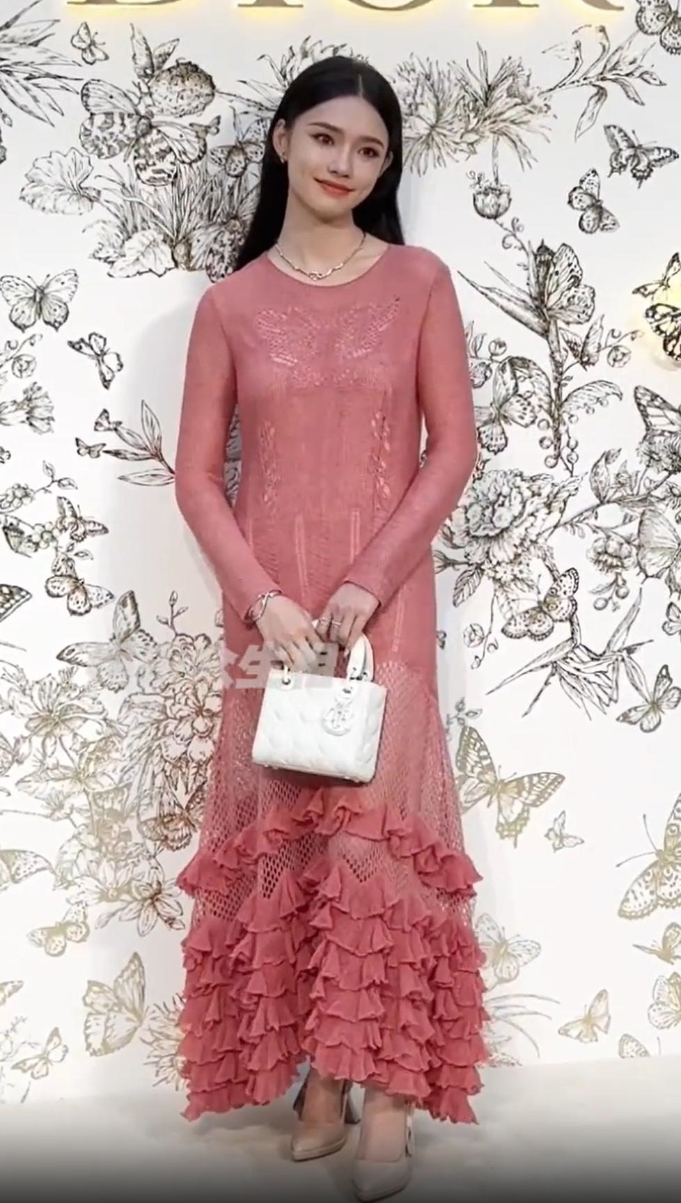 上海时尚活动，马伊琍林允裙子显老气，于适生图颜值高