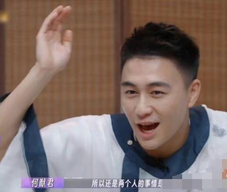 金莎带小男友上节目，网友：“姐要不咱还是再看看吧”。