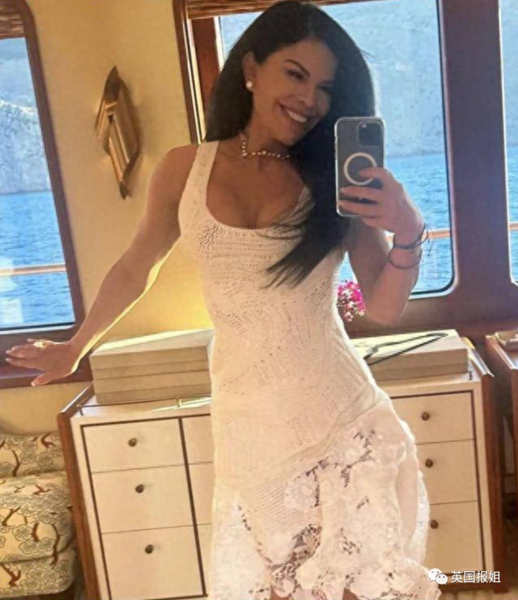 亿万富豪贝索斯和女友自曝亲密私事！婚内出轨爱到发疯？