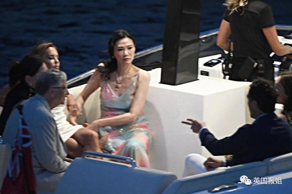 亿万富豪贝索斯和女友自曝亲密私事！婚内出轨爱到发疯？