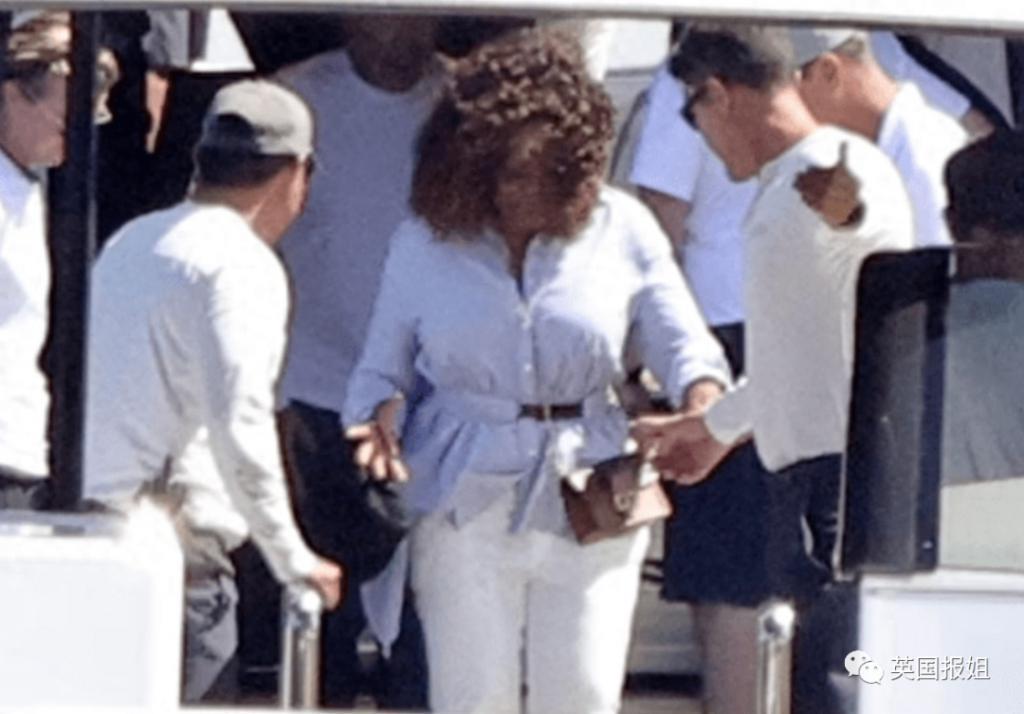 亿万富豪贝索斯和女友自曝亲密私事！婚内出轨爱到发疯？