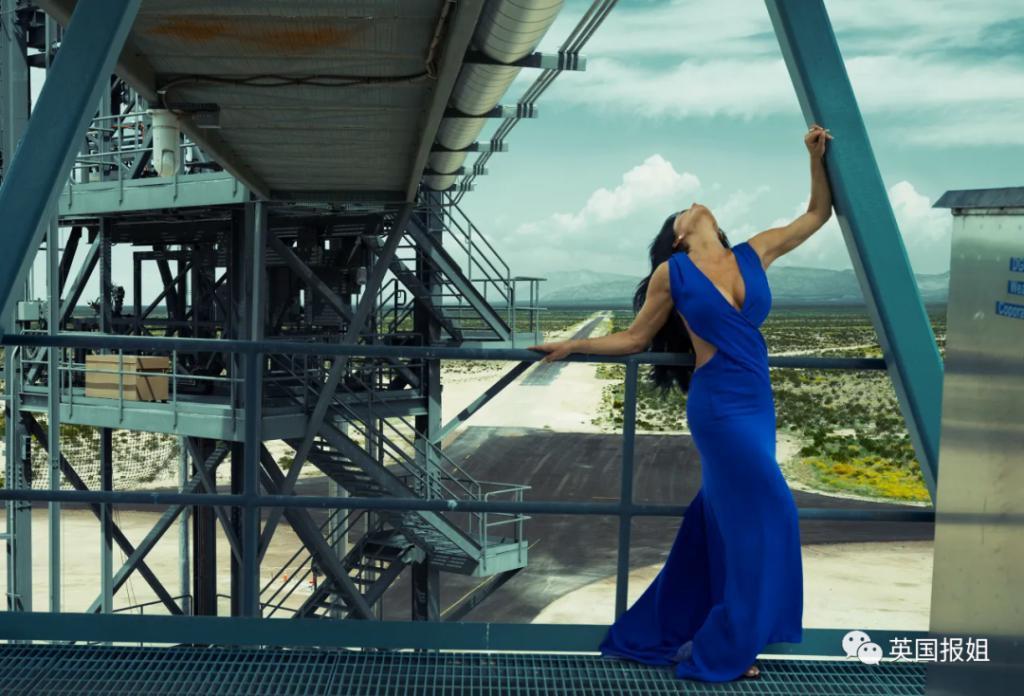 亿万富豪贝索斯和女友自曝亲密私事！婚内出轨爱到发疯？