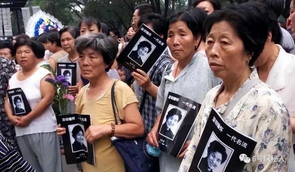 再婚嫁小叔子：赵丽蓉两任丈夫都早逝，病症咳血仍演出