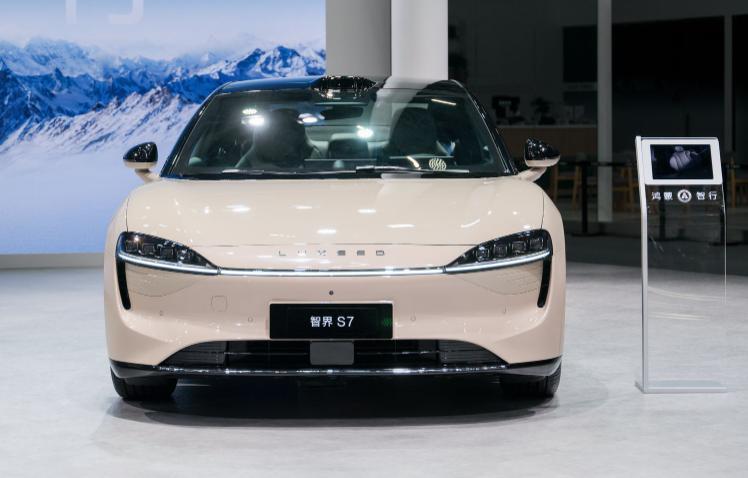 智界S7亮相广州车展，“含华量”最高的轿车惊艳全场
