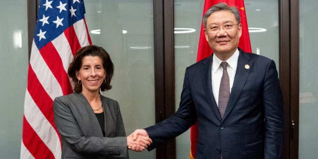 商务部部长王文涛与美国商务部长雷蒙多举行会谈