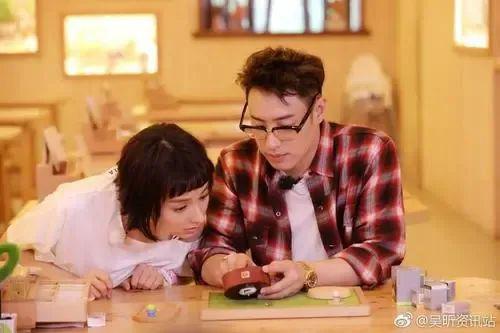 乍一看热搜,原来不是同一个人啊他俩谈呢?