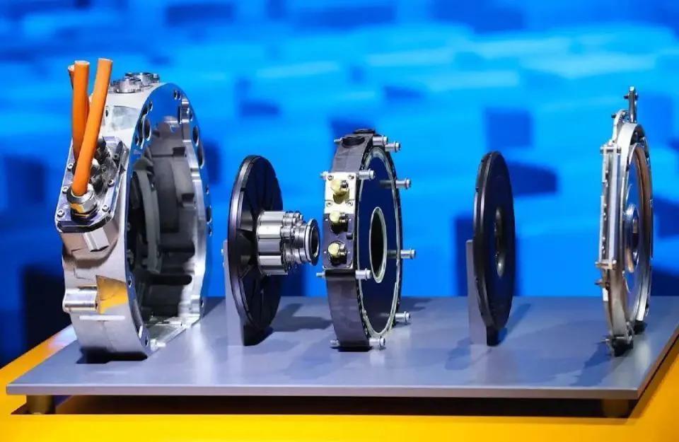 奔驰，开了个大