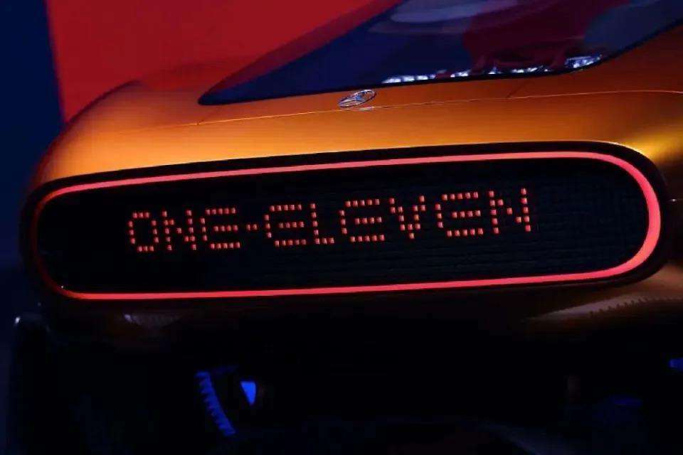 奔驰，开了个大