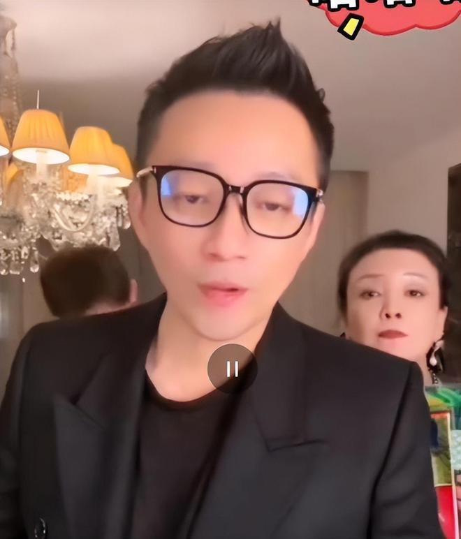 汪小菲再做改变，准备染发被张兰当场阻止，与大S有直接关系