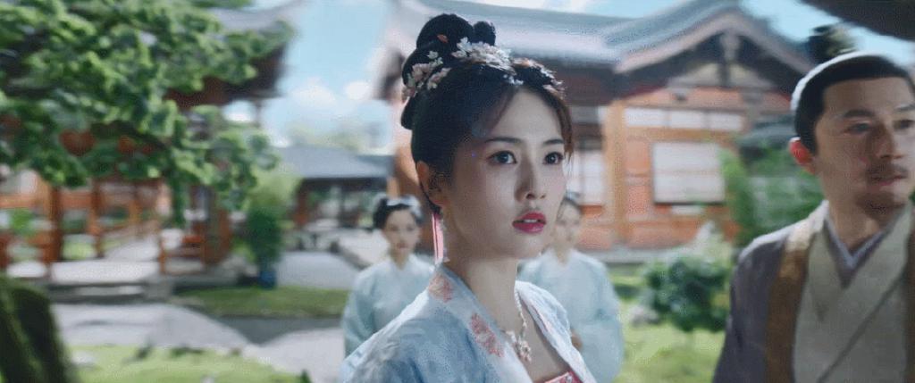 不只尬演大美女！是全剧尬