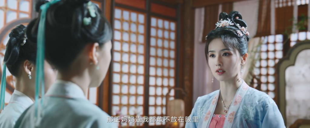 不只尬演大美女！是全剧尬