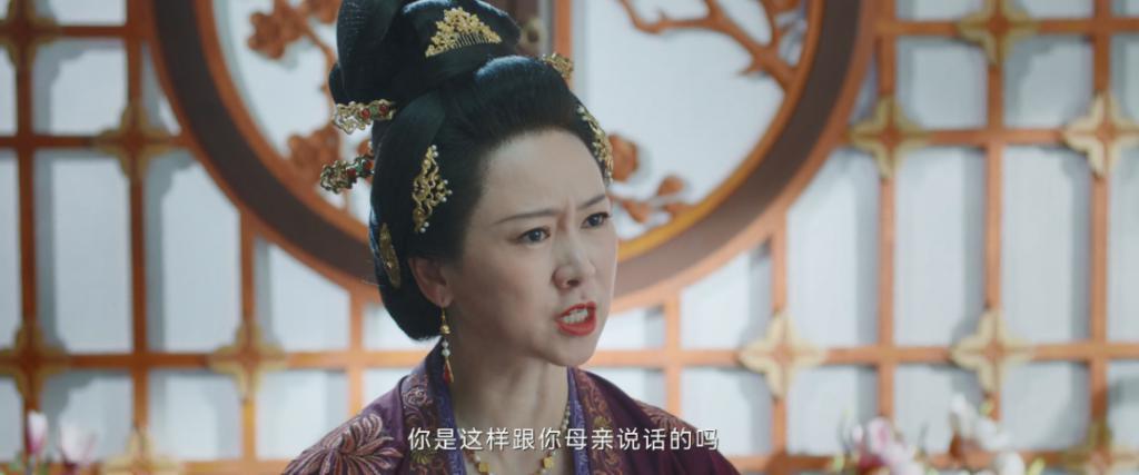 不只尬演大美女！是全剧尬