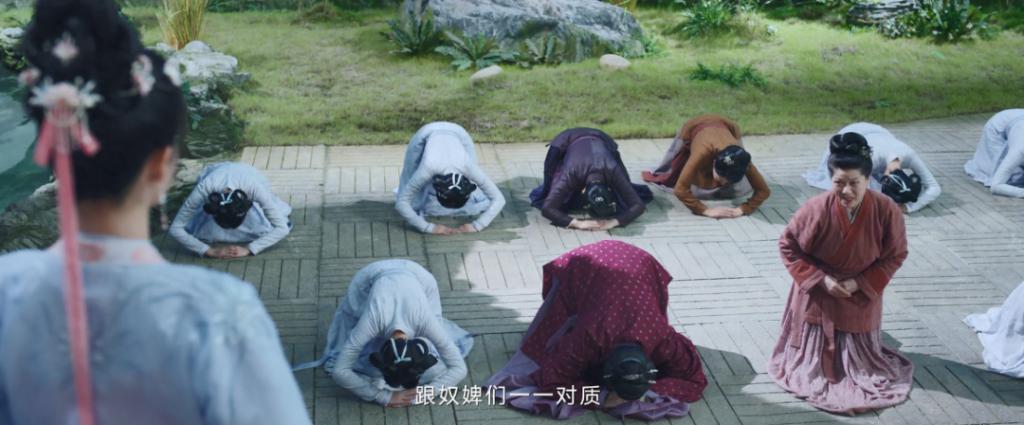 不只尬演大美女！是全剧尬