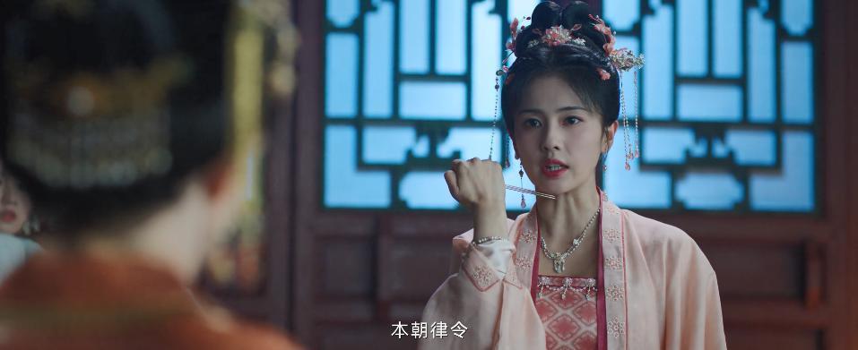 不只尬演大美女！是全剧尬
