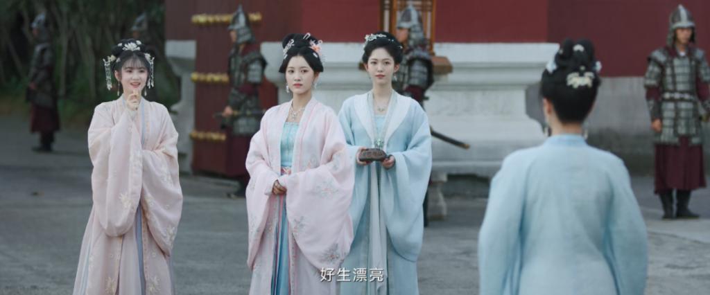 不只尬演大美女！是全剧尬