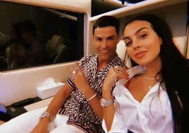 败光20亿后，她这捞女真输了？