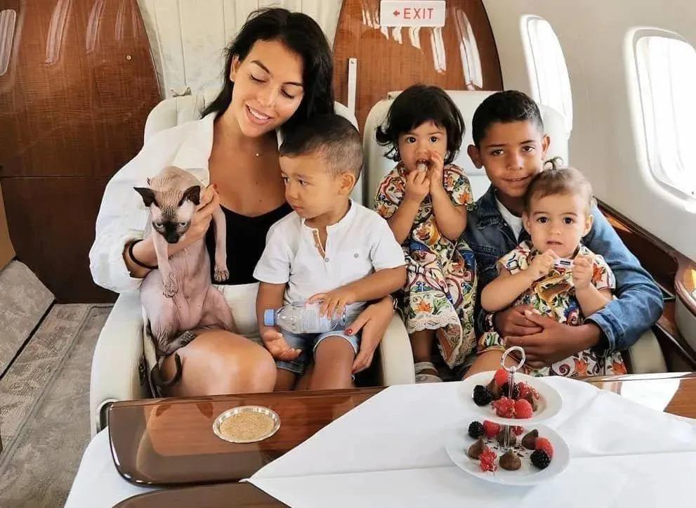 败光20亿后，她这捞女真输了？