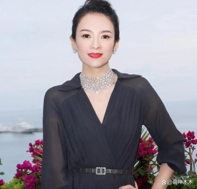 赵丽颖打脸抢饼传闻，穿过万私服进组拍片，此前被指跟杨幂争资源