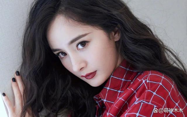 赵丽颖打脸抢饼传闻，穿过万私服进组拍片，此前被指跟杨幂争资源